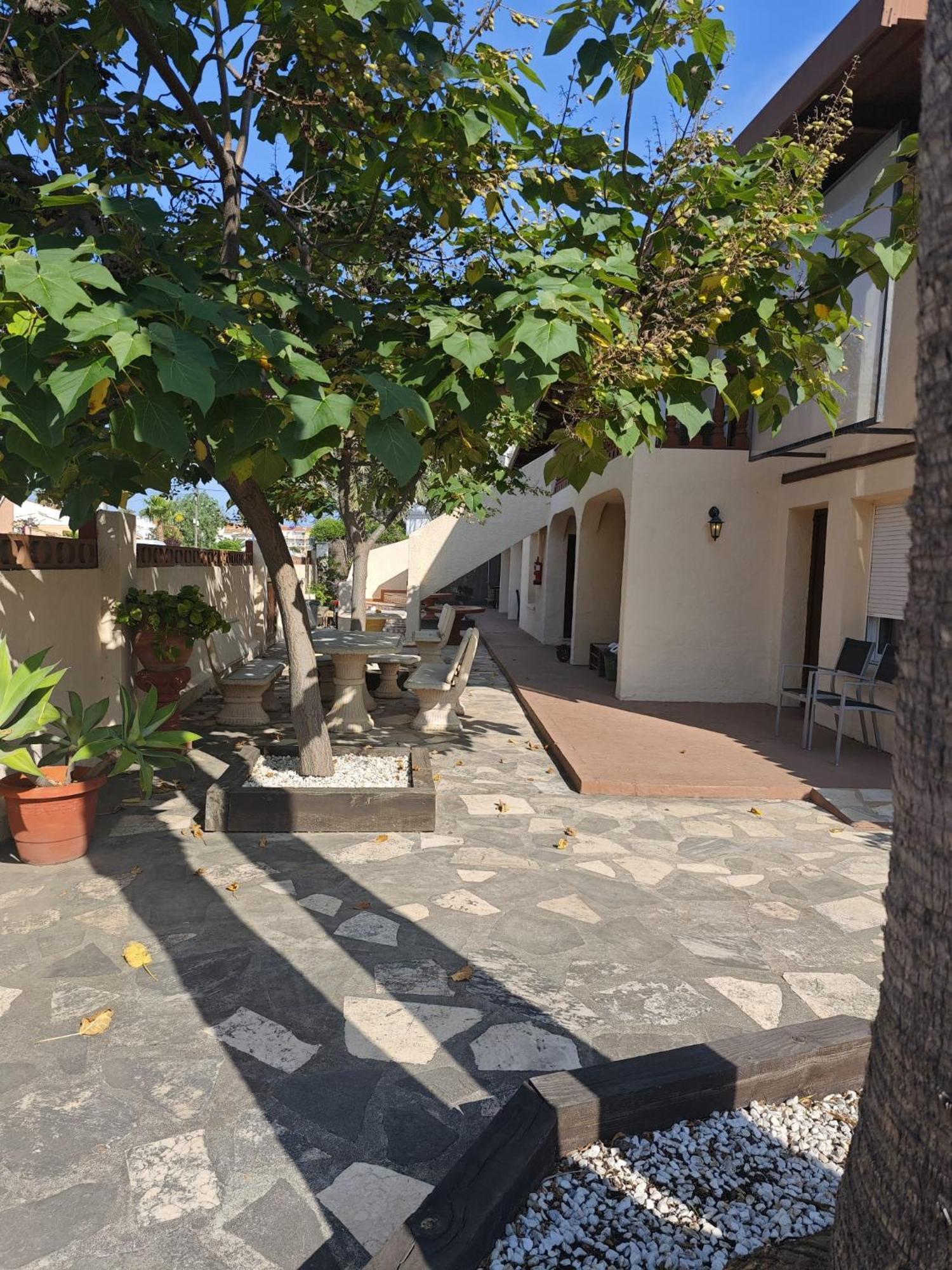 Cafe Soles Guest house *