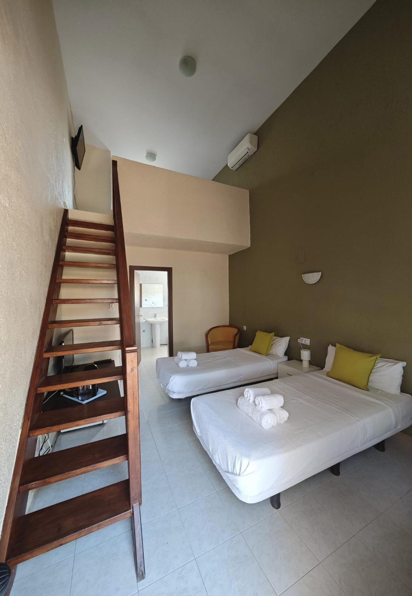 Cafe Soles Guest house *